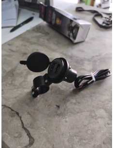 CHARGEUR USB AVEC COLI