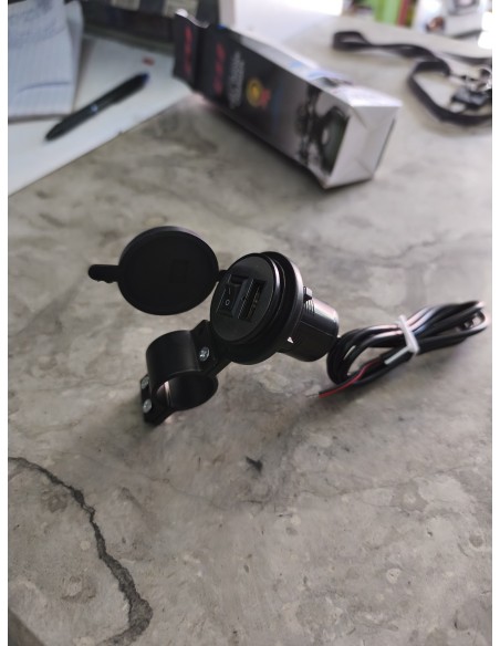 CHARGEUR USB AVEC COLI